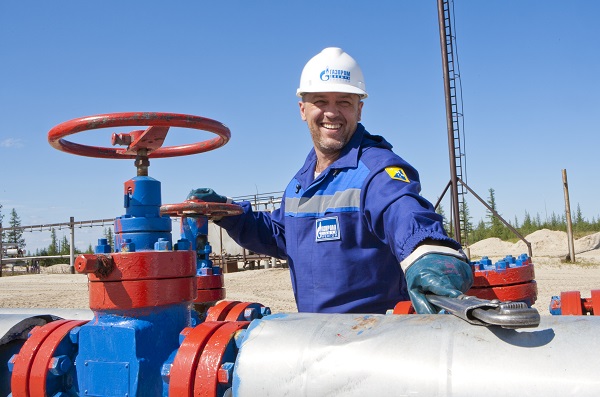 Bloomberg: «Газпром» планирует поставлять газ в Украину еще минимум три года